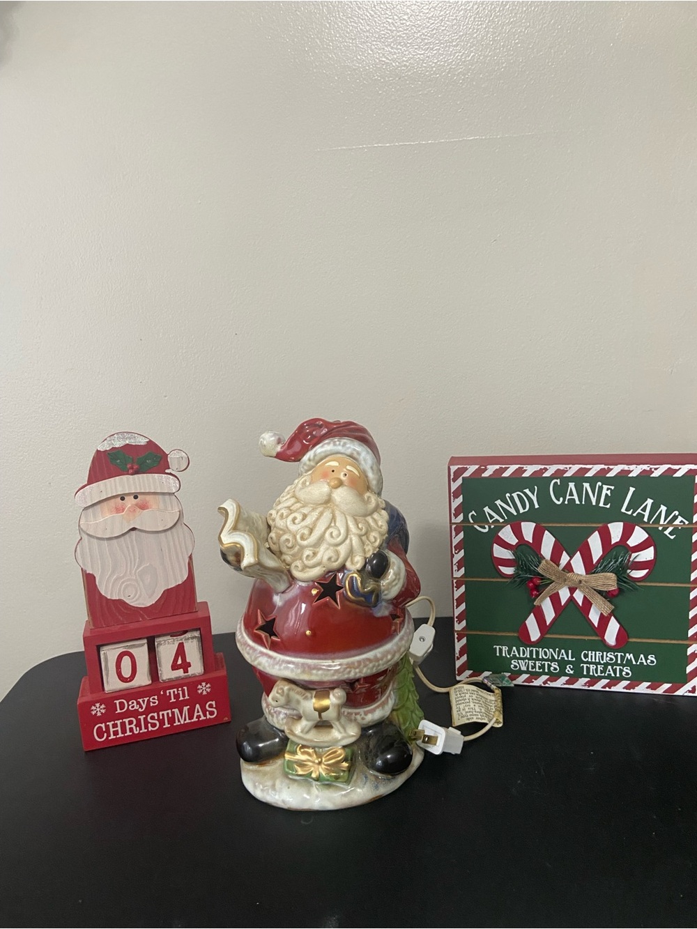 Vintage Christmas Santa
Musical/Light-Up Figurine & Holiday
Decor Set
